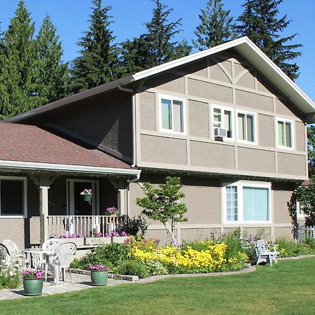Alpenrose Revelstoke Bed & Breakfast Bagian luar foto