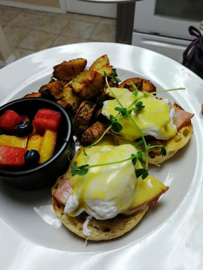 Alpenrose Revelstoke Bed & Breakfast Bagian luar foto