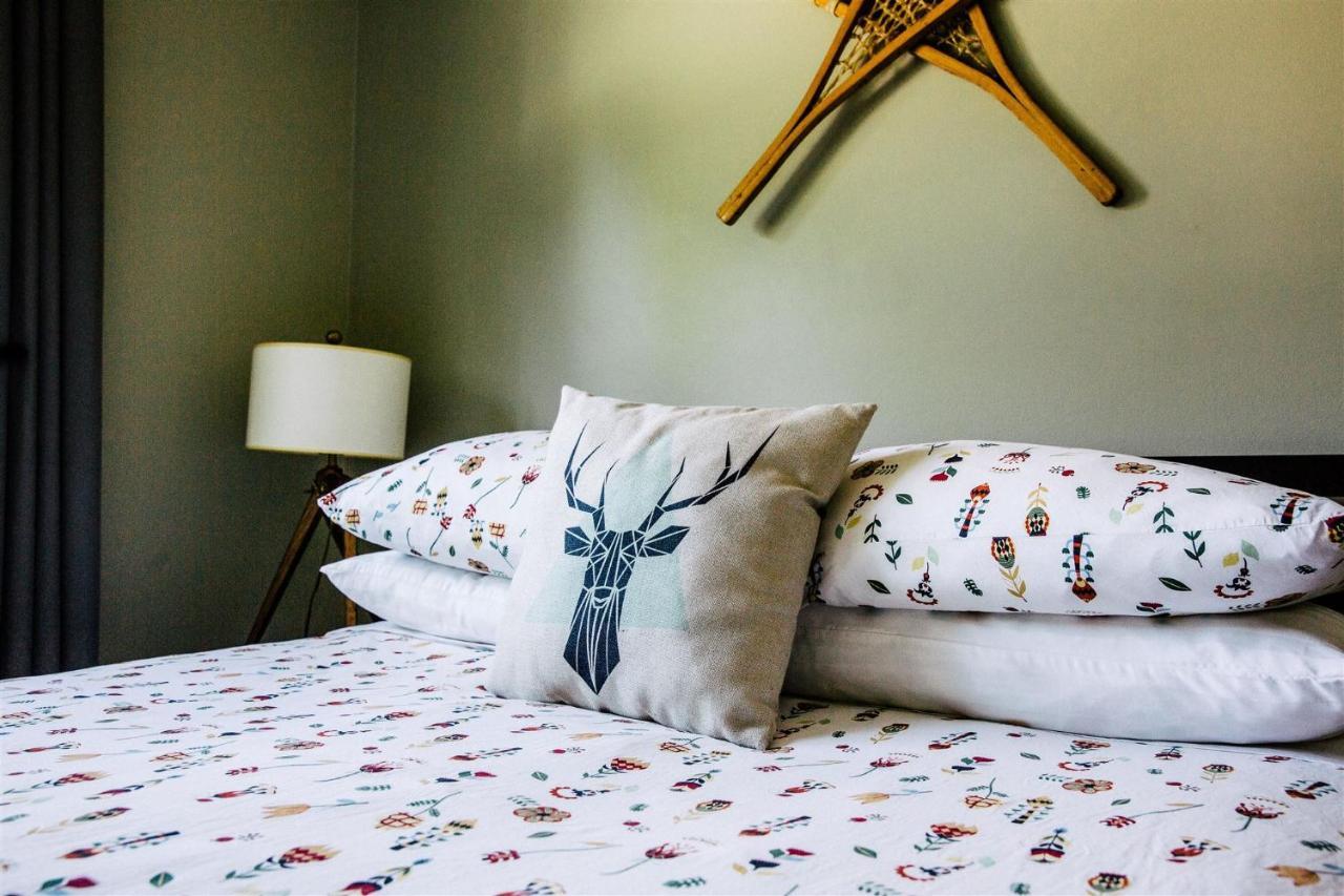 Alpenrose Revelstoke Bed & Breakfast Bagian luar foto