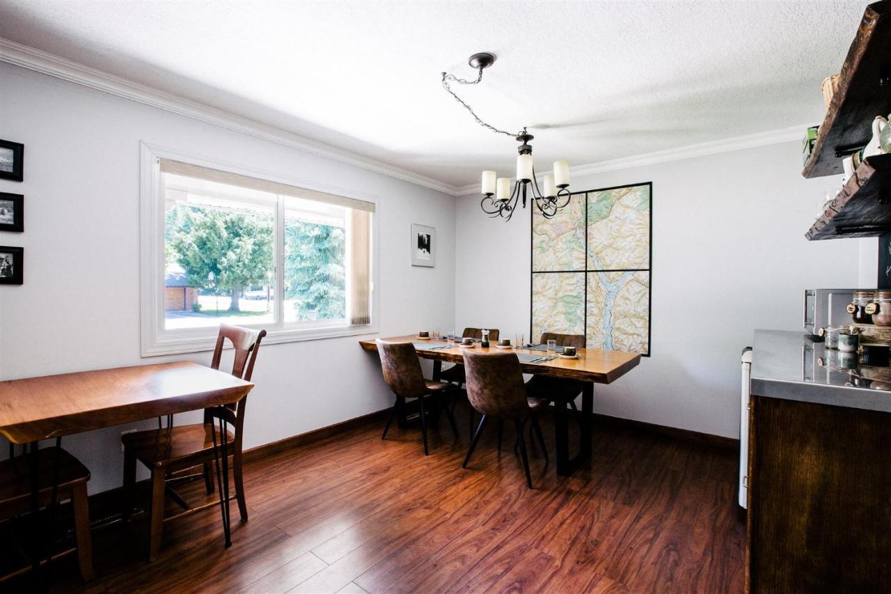 Alpenrose Revelstoke Bed & Breakfast Bagian luar foto