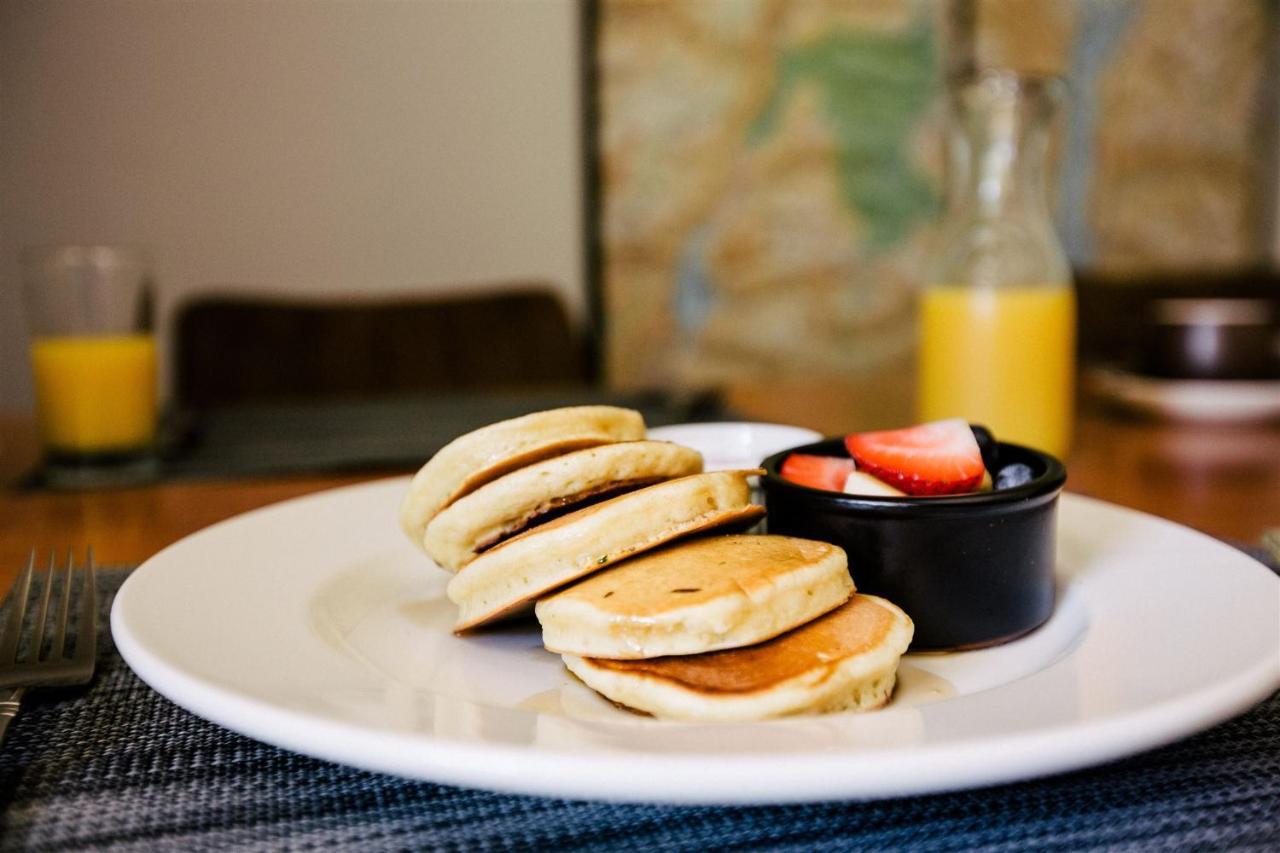 Alpenrose Revelstoke Bed & Breakfast Bagian luar foto