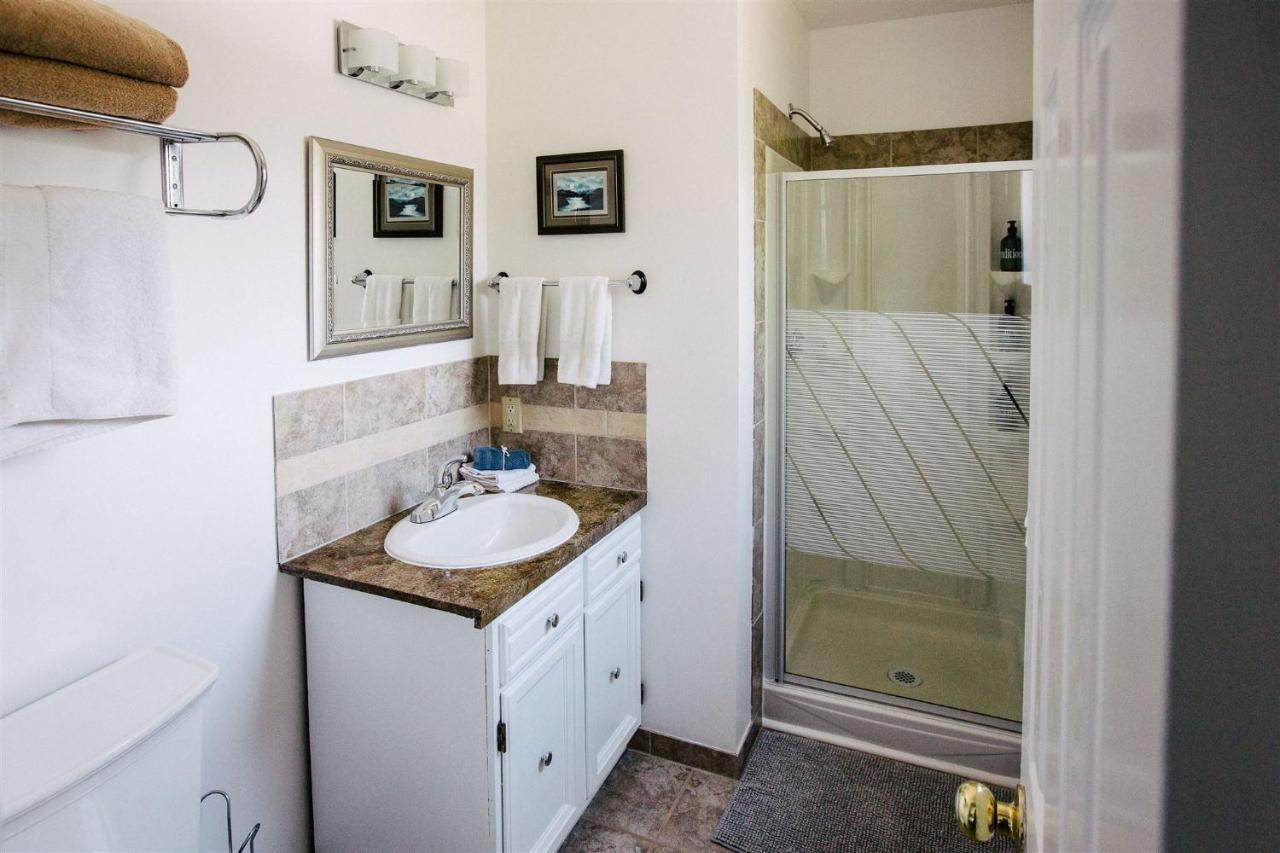 Alpenrose Revelstoke Bed & Breakfast Bagian luar foto