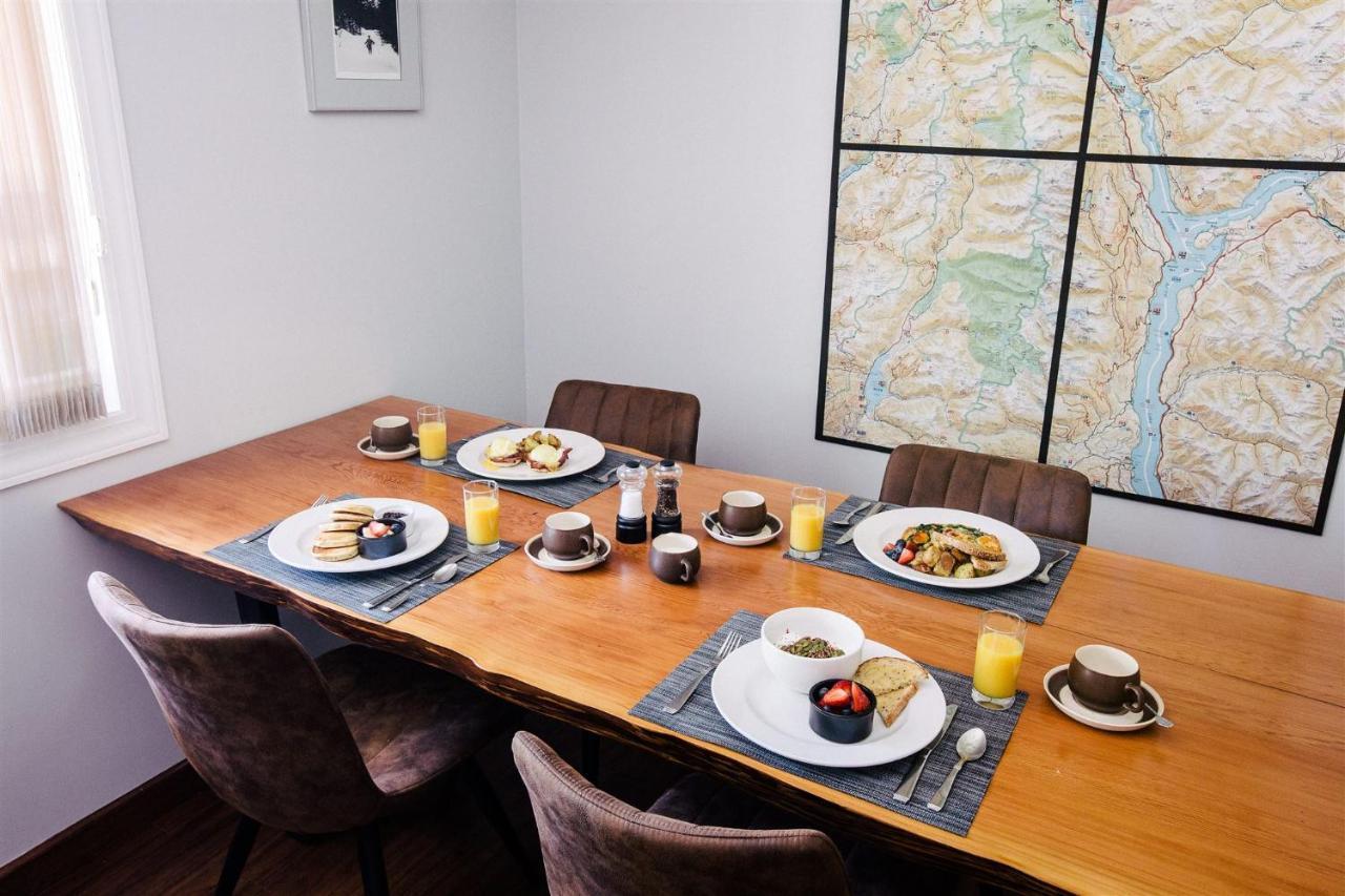 Alpenrose Revelstoke Bed & Breakfast Bagian luar foto