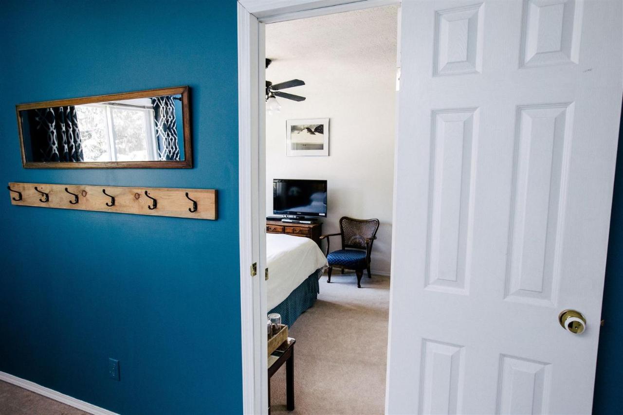 Alpenrose Revelstoke Bed & Breakfast Bagian luar foto