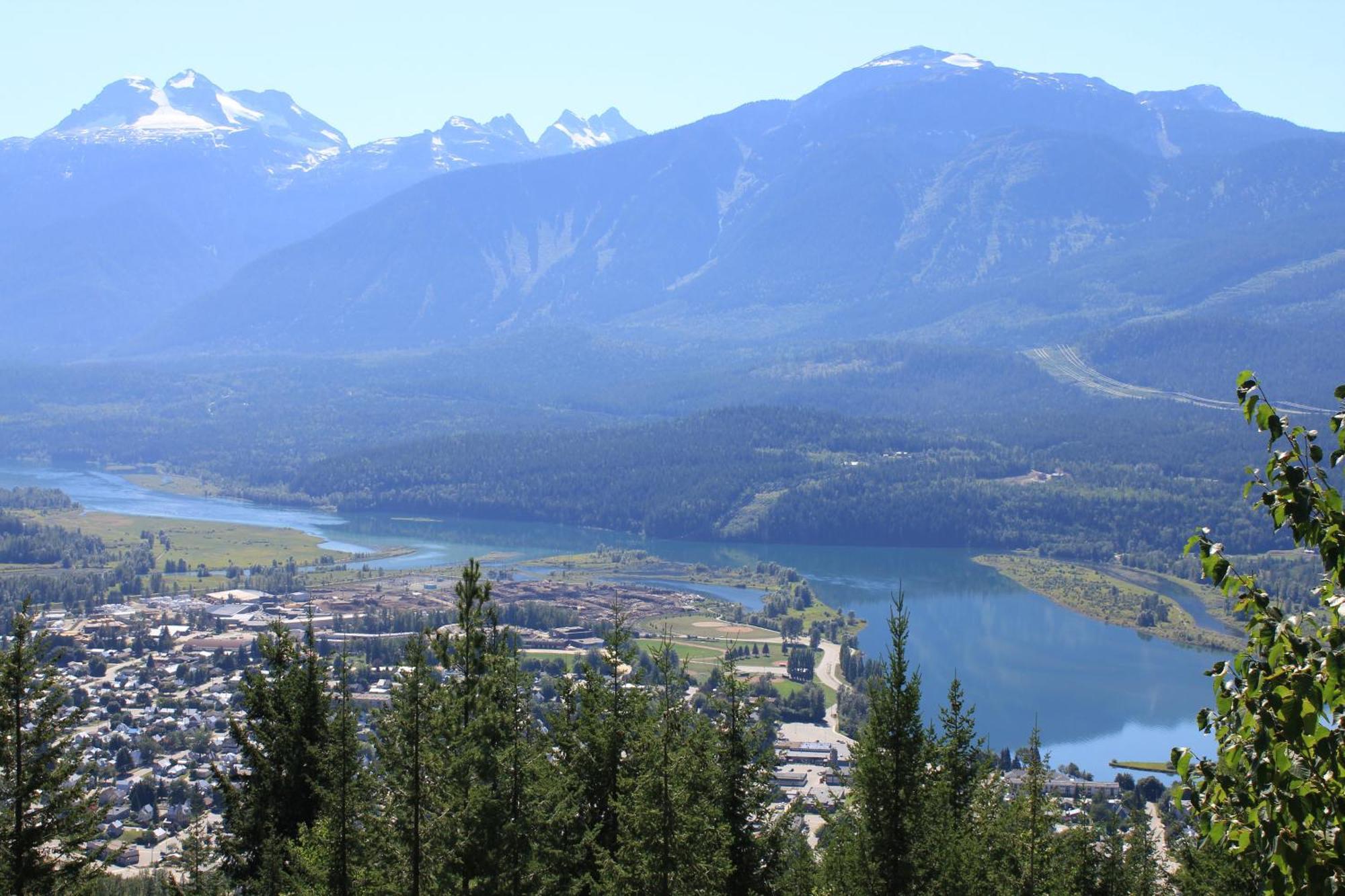 Alpenrose Revelstoke Bed & Breakfast Bagian luar foto