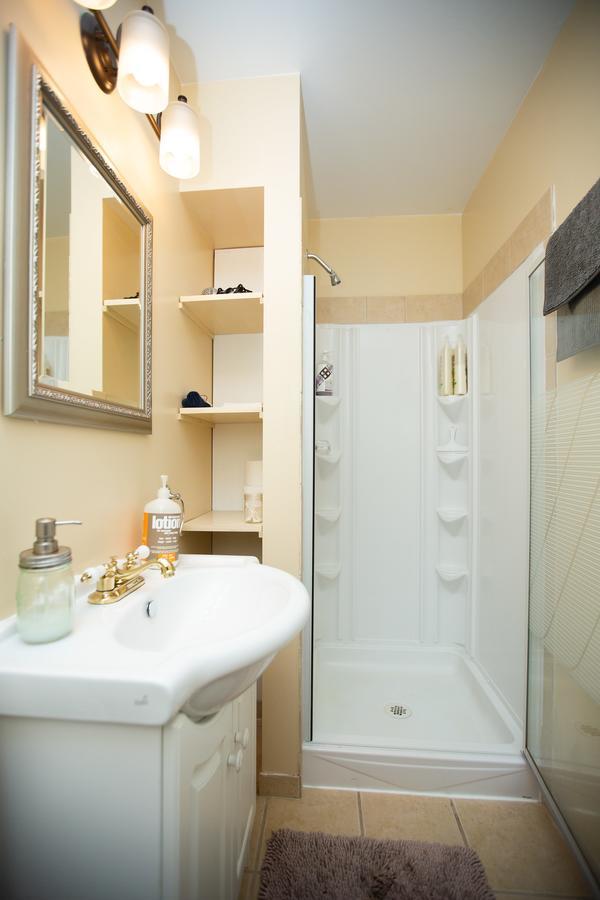 Alpenrose Revelstoke Bed & Breakfast Ruang foto