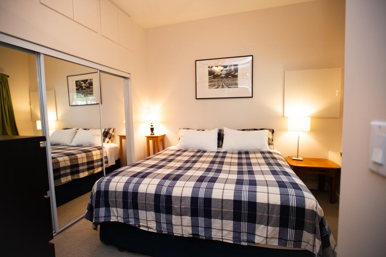 Alpenrose Revelstoke Bed & Breakfast Bagian luar foto