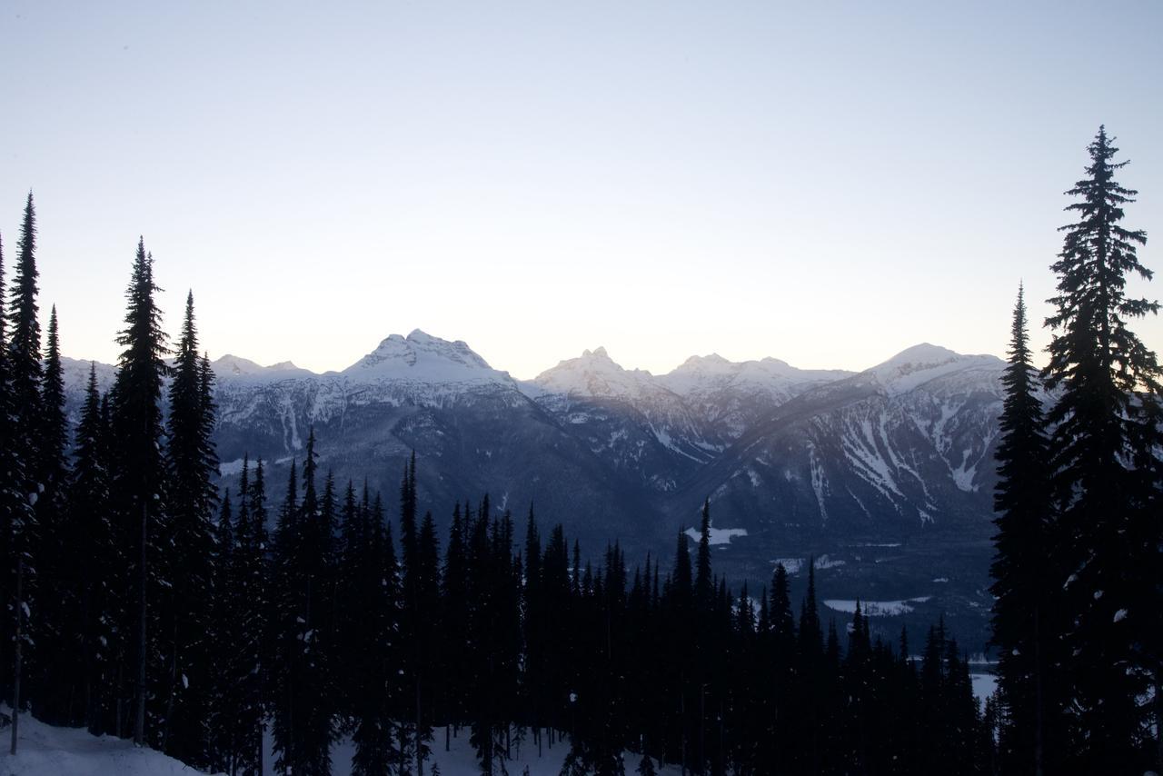 Alpenrose Revelstoke Bed & Breakfast Bagian luar foto