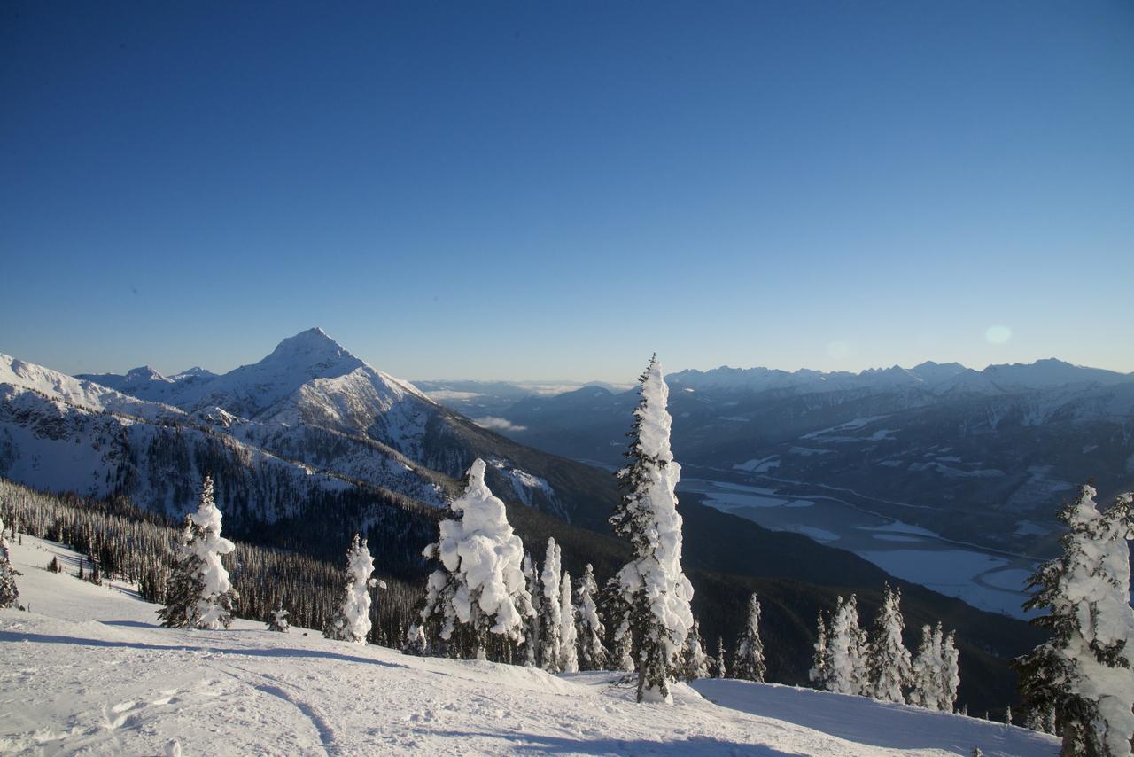 Alpenrose Revelstoke Bed & Breakfast Bagian luar foto