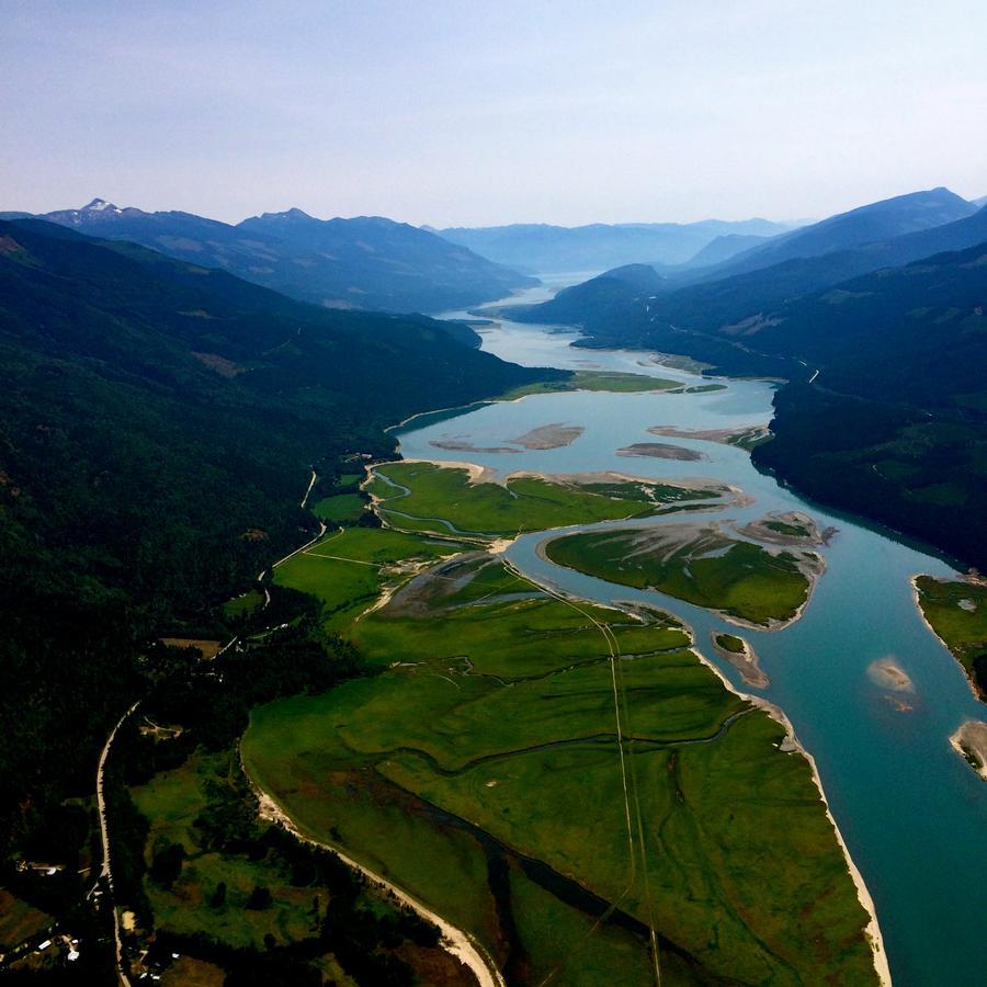 Alpenrose Revelstoke Bed & Breakfast Bagian luar foto